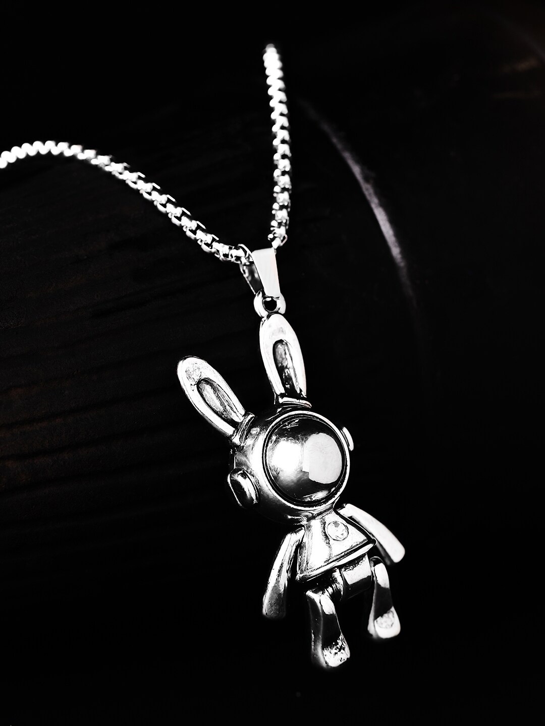 

The Roadster Lifestyle Co. Men Silver Plated Animal Pendant With Chain