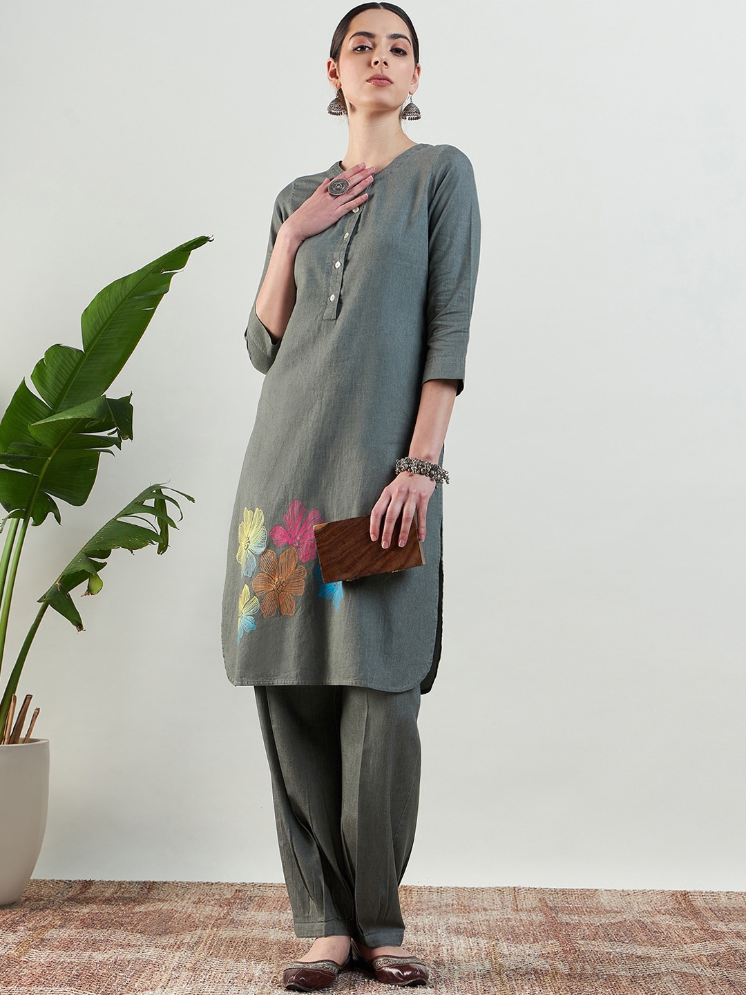 

STADO Floral Printed Regular Three-Quarter Sleeves Round Neck Kurta with Trousers, Grey