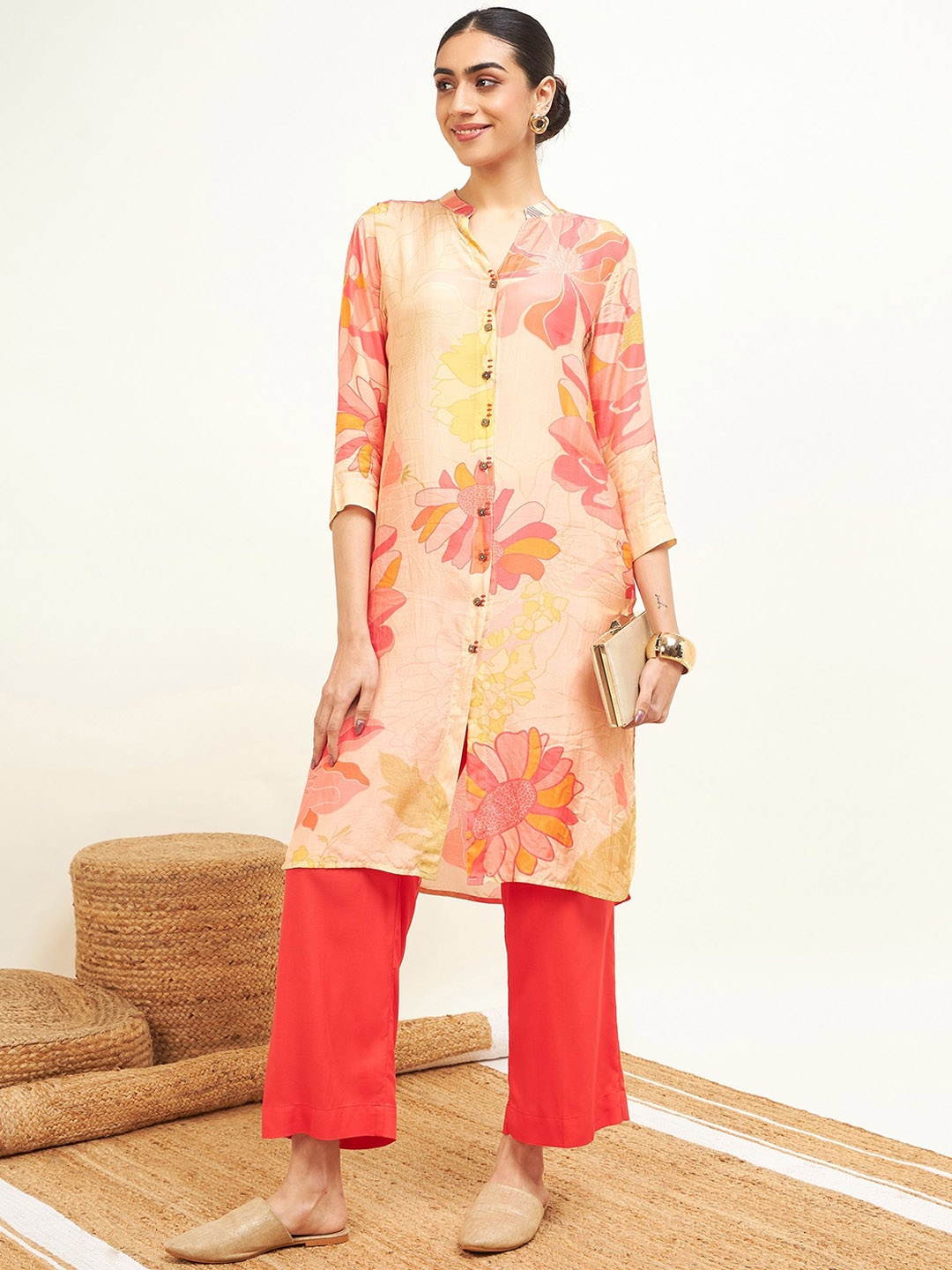 

STADO Ethnic Motifs Printed Regular Three-Quarter Sleeves V-Neck Kurta with Trousers, Peach