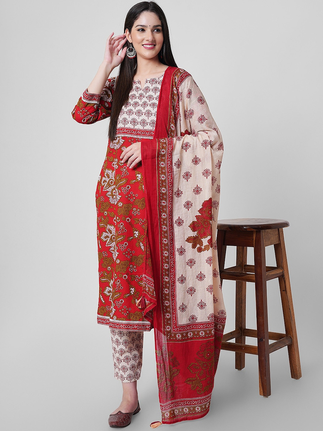 

JANAKDULARI CREATION Floral Printed Regular Pure Cotton Kurta with Trousers & Dupatta, Red