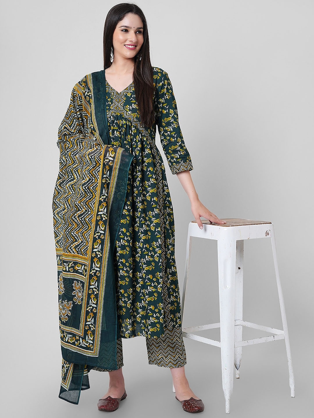 

JANAKDULARI CREATION Floral Printed Pure Cotton Kurta with Palazzos & Dupatta, Green