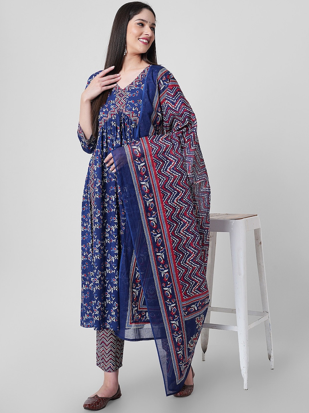 

JANAKDULARI CREATION Floral Printed Gotta Patti Pure Cotton Kurta with Palazzos & Dupatta, Blue