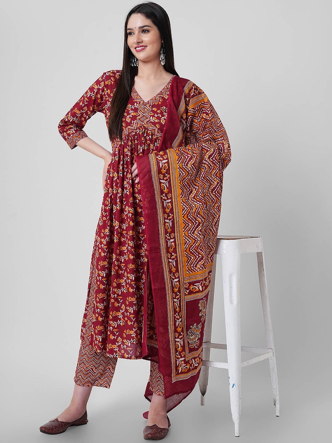 

JANAKDULARI CREATION Floral Printed Gotta Patti Pure Cotton Kurta with Palazzos & Dupatta, Red