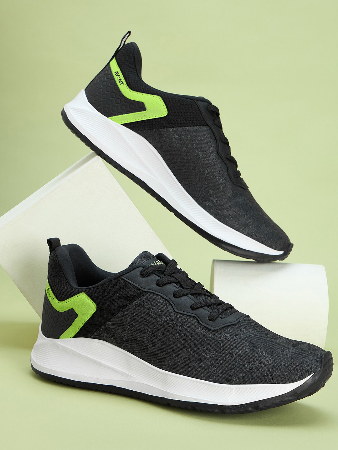 

Avant Men Omega Walking Shoes, Black