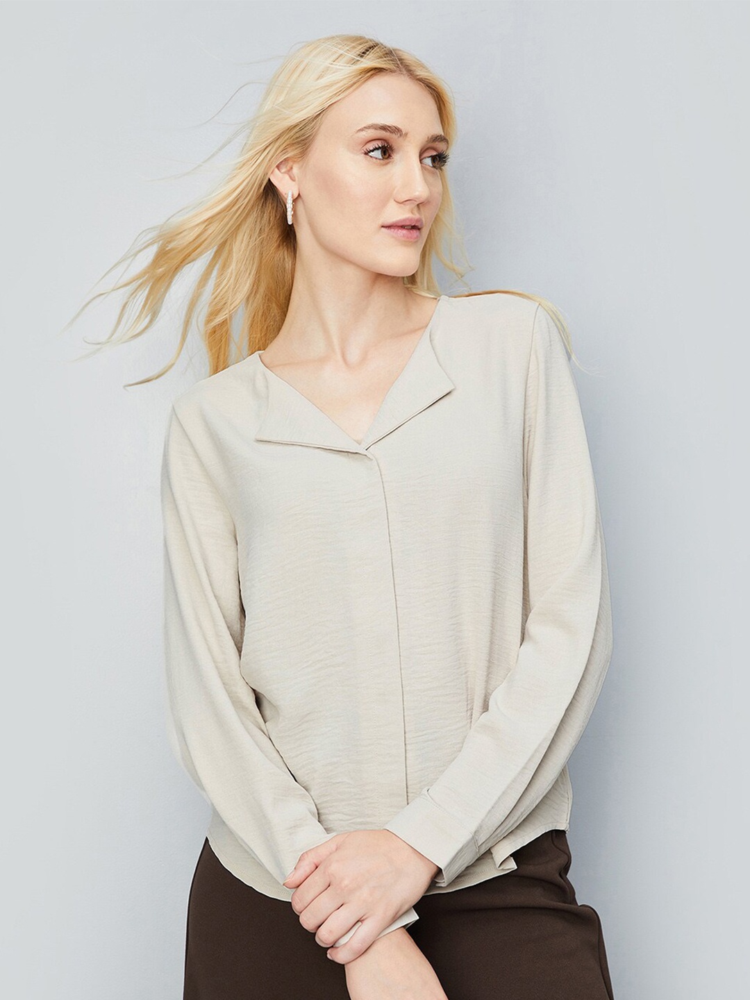 

max V-Neck Cuffed Sleeves Shirt Style Top, Beige