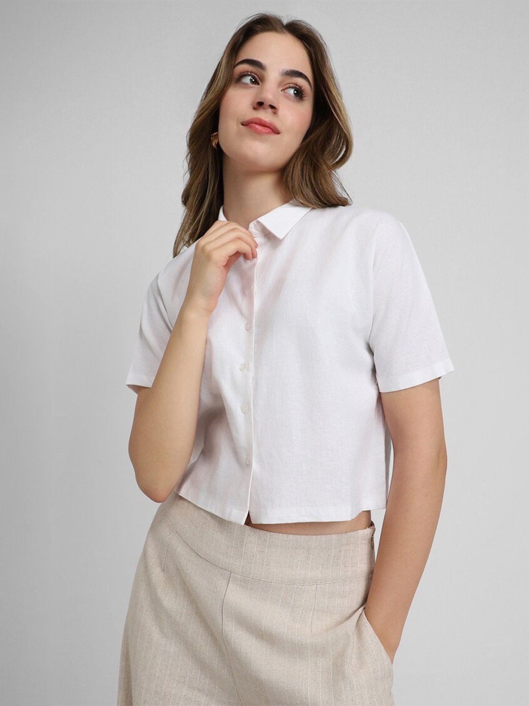 

FOREVER 21 Spread Collar Short Sleeves Casual Shirt, White