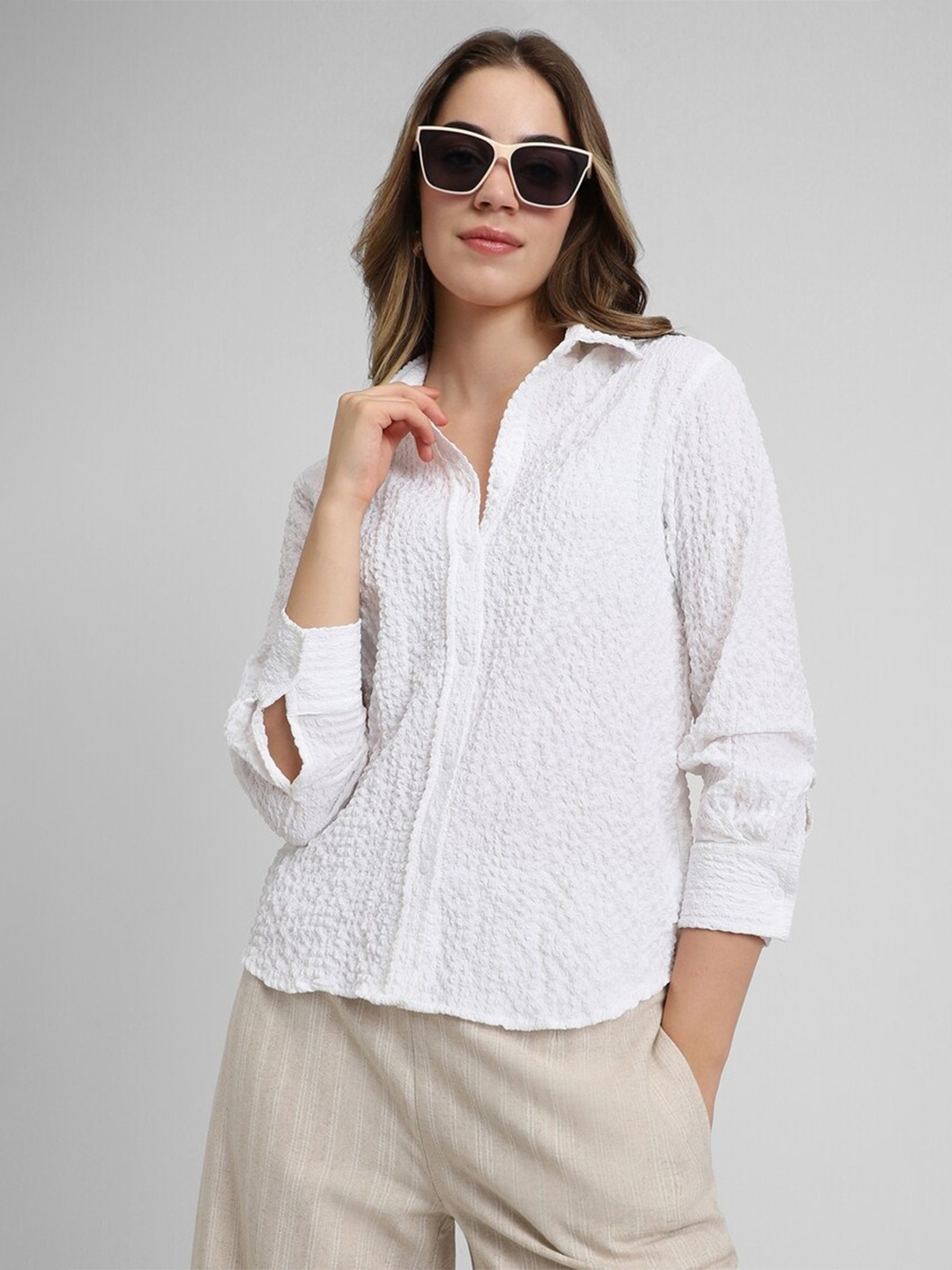 

FOREVER 21 Textured Printed Spread Collar Casual Shirt, White