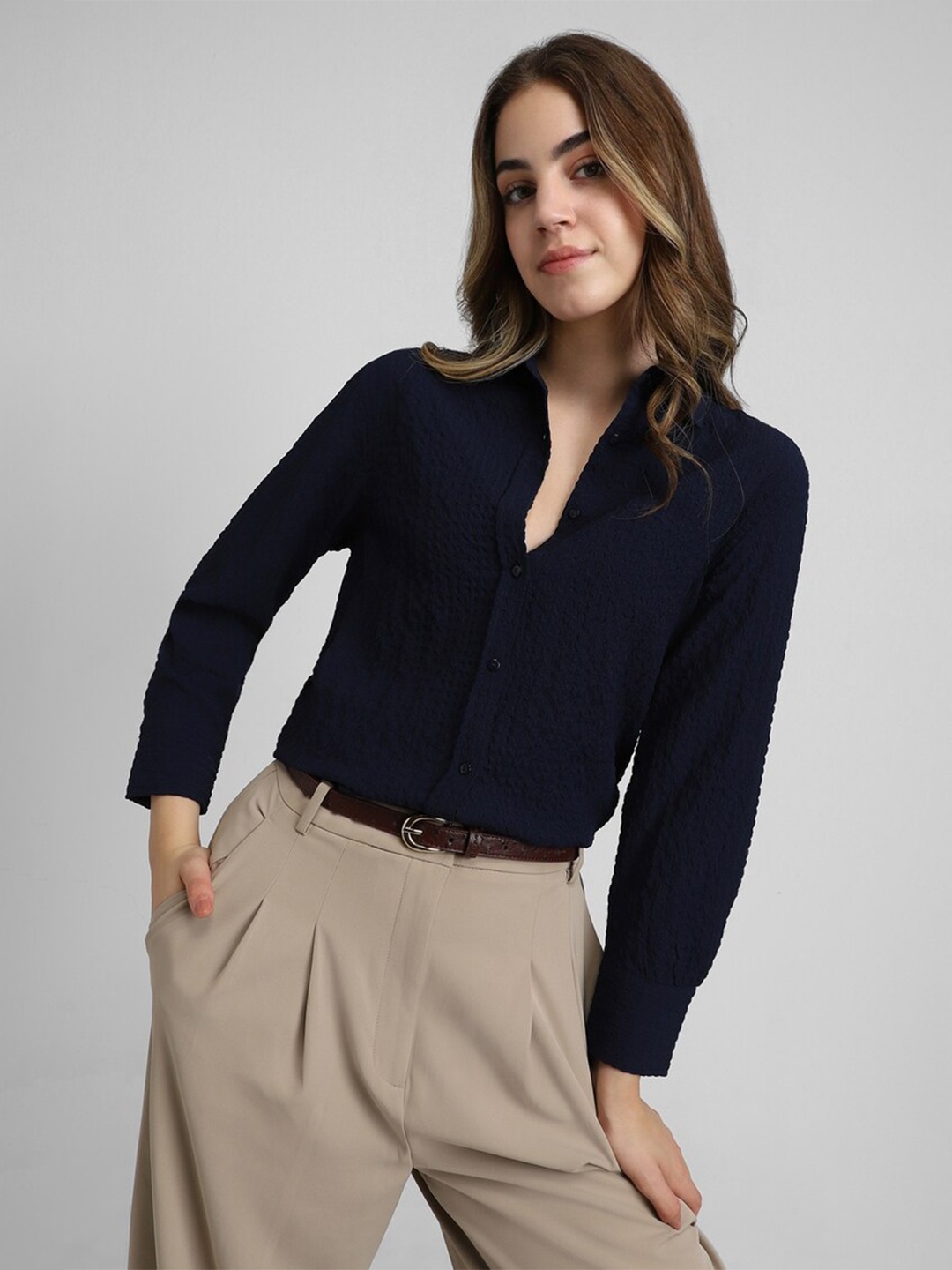 

FOREVER 21 Textured Printed Spread Collar Casual Shirt, Navy blue