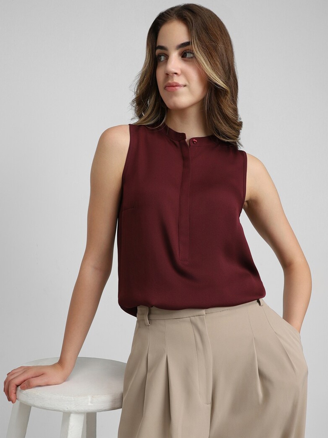 

FOREVER 21 Sleeveless Mandarin Collar Top, Maroon