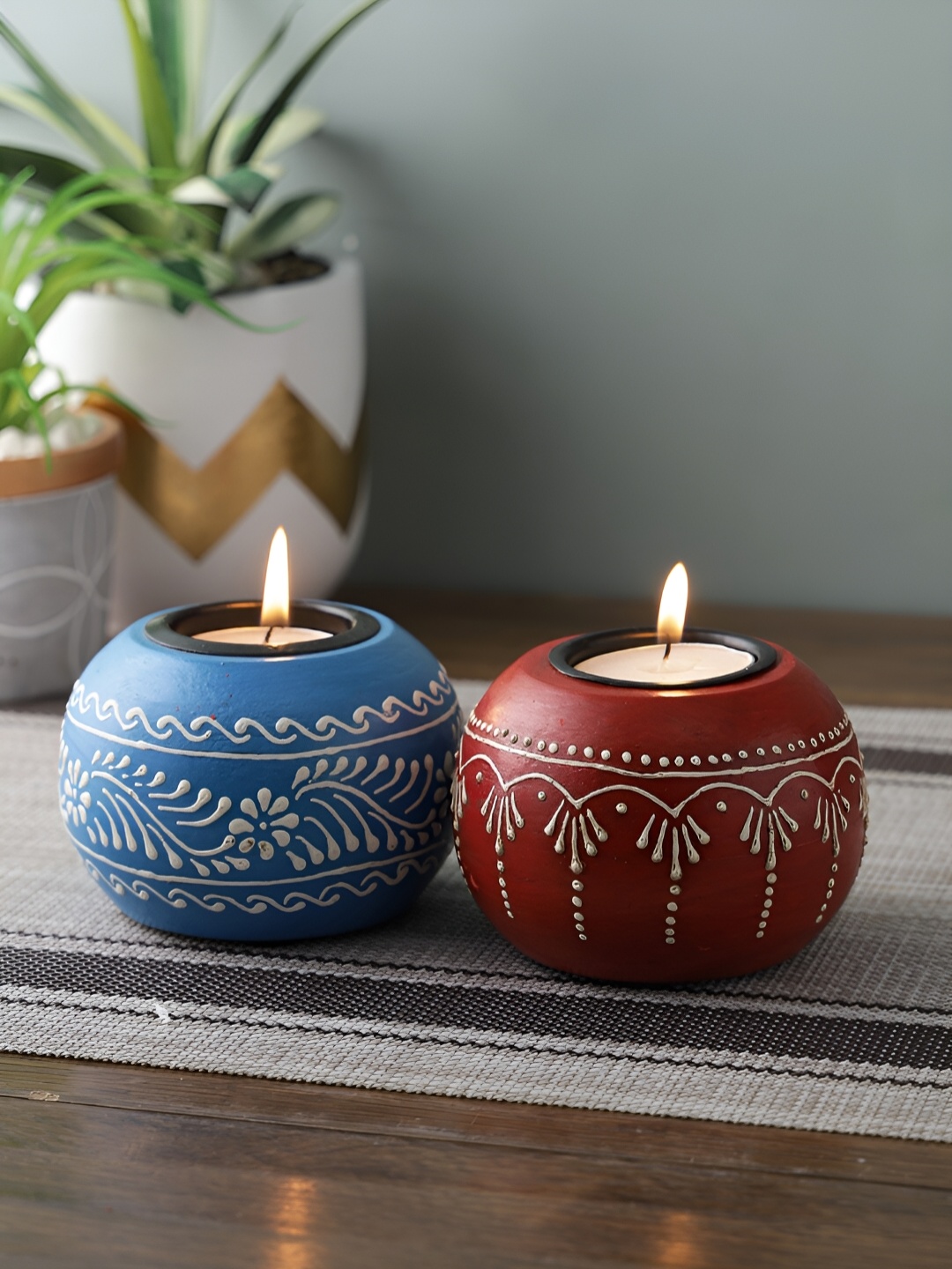 

Aura Red & Blue 2 Pieces Printed Wooden Candle Holders