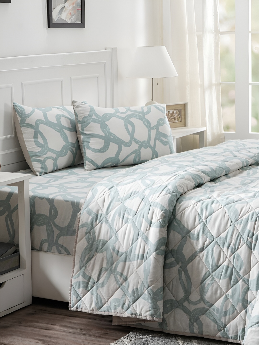 

MASPAR White & Green Abstract Printed 120 GSM Cotton Double Bed Quilt