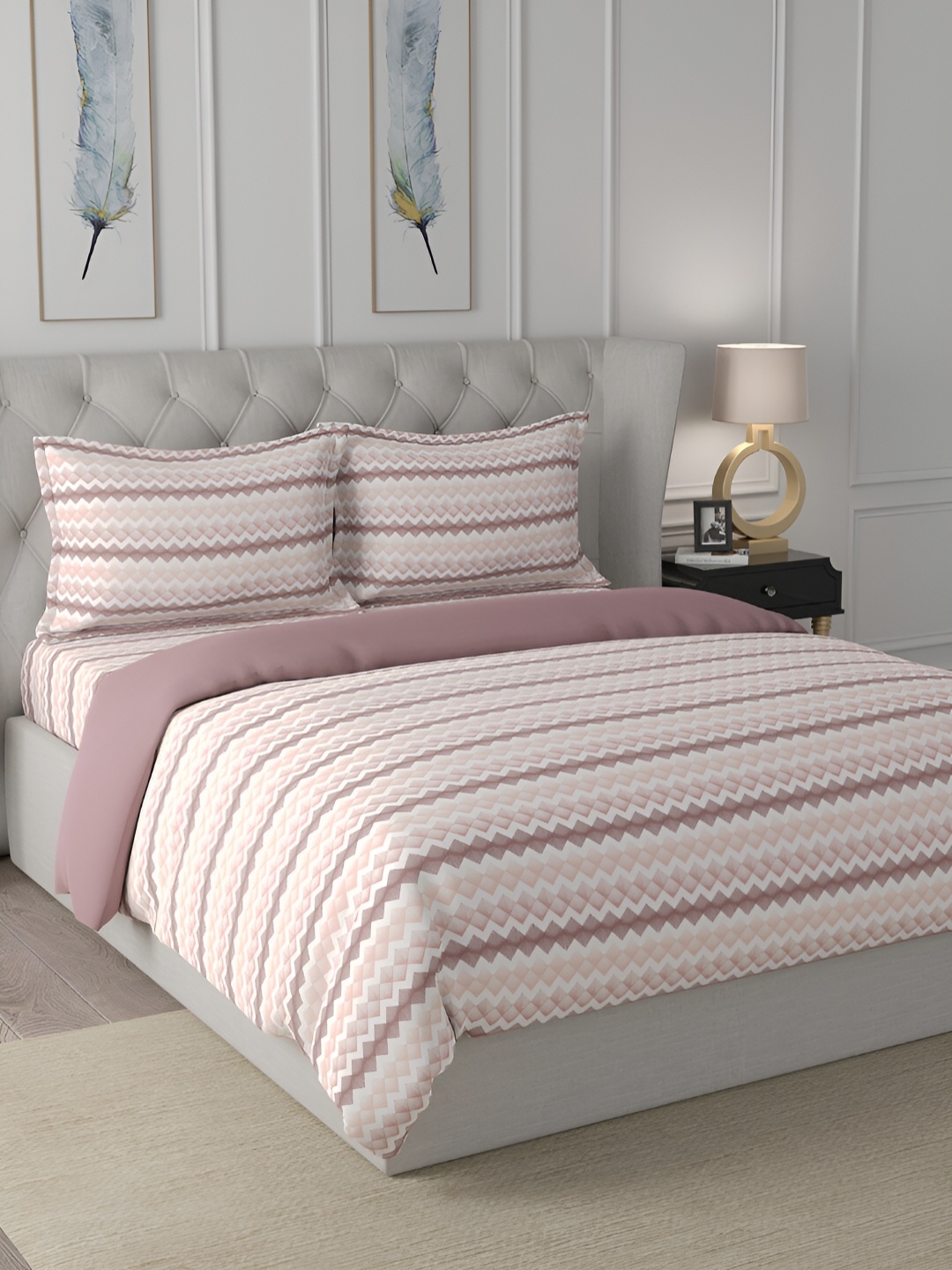 

MASPAR Pink & White Geometric Printed Cotton Double Bed Quilt