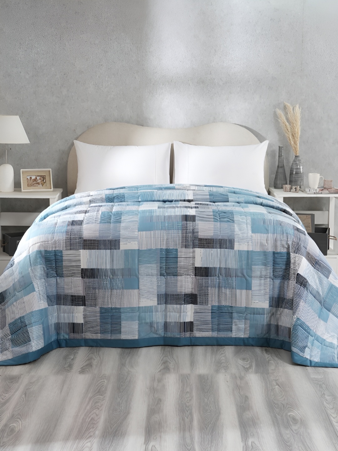 

MASPAR Blue Printed 120 GSM Cotton Double Queen Quilt