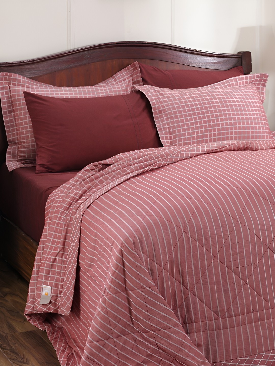 

MASPAR Red & White Striped Cotton 120 GSM Single Bed Quilt