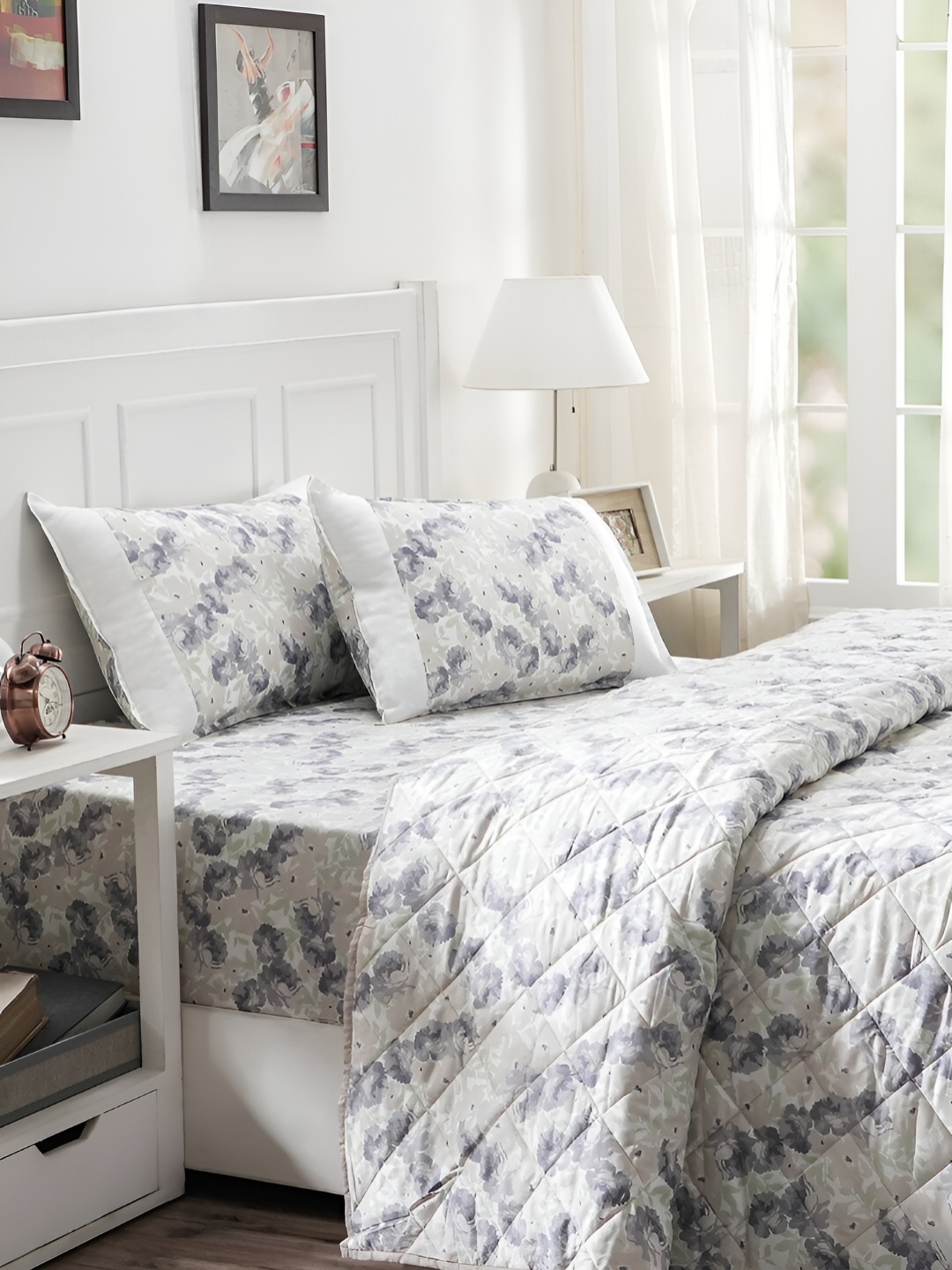 

MASPAR White & Blue Floral Printed 120 GSM Cotton Double Queen Quilt