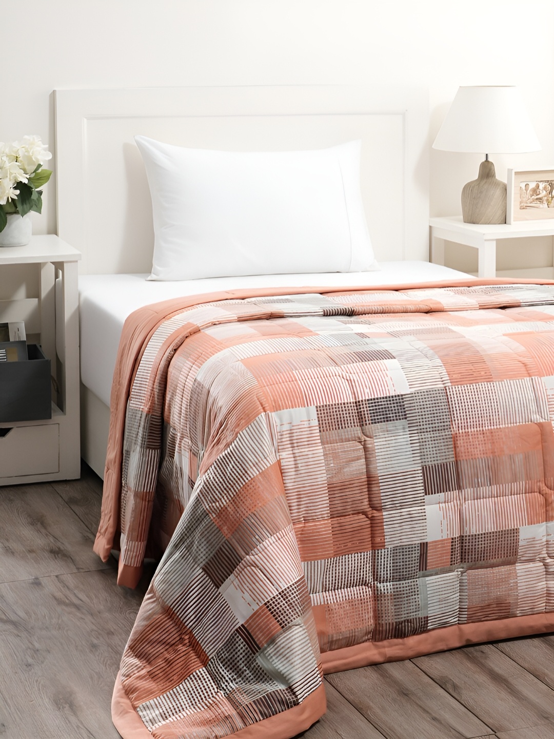 

MASPAR Orange Geometric Printed Cotton 120 GSM Single Quilt