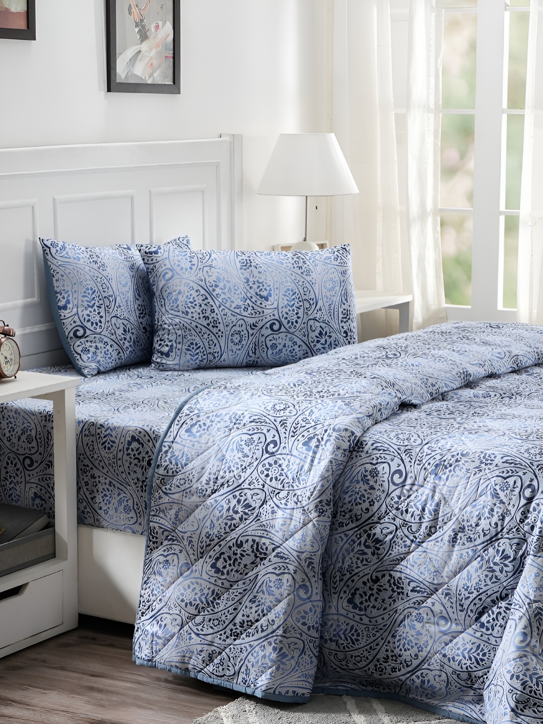 

MASPAR Blue Ethnic Motifs Printed 120 GSM Cotton Double Queen Bed Quilt