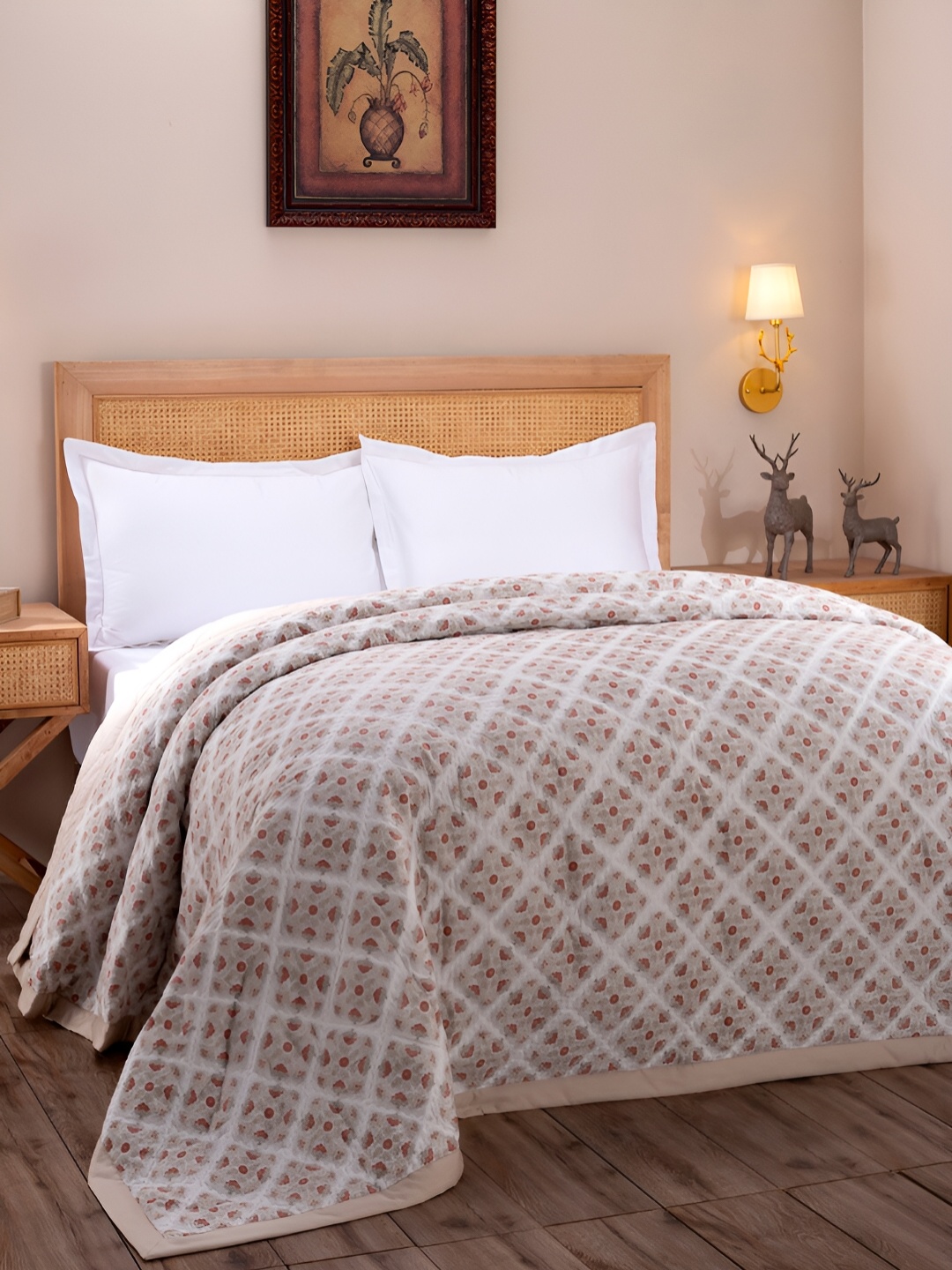 

MASPAR Red & Grey Printed Cotton 110 GSM Double Bed Quilt