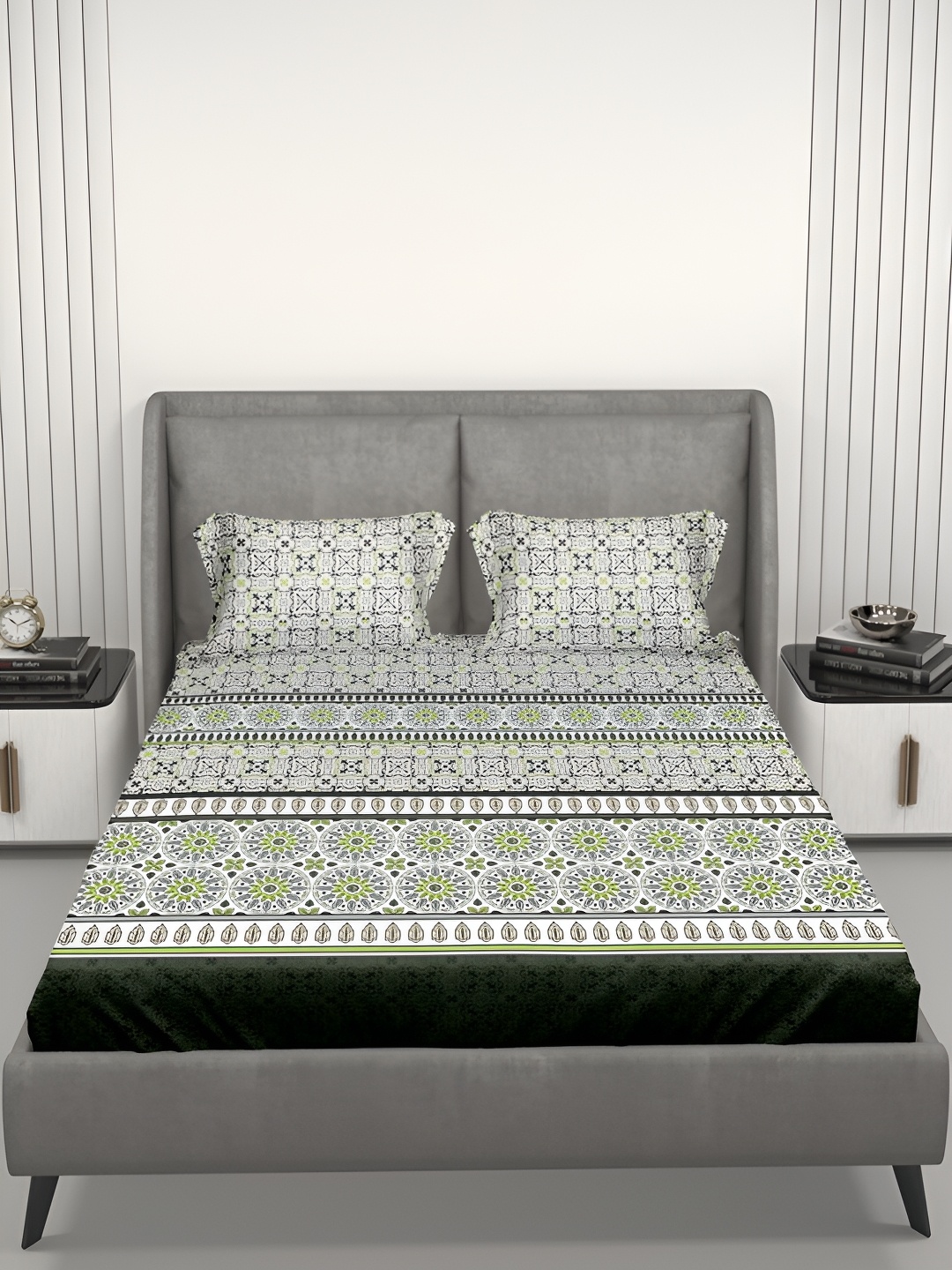 

Aura Green & White Ethnic Motifs Cotton 144 TC King Bedsheet With 2 Pillow Covers