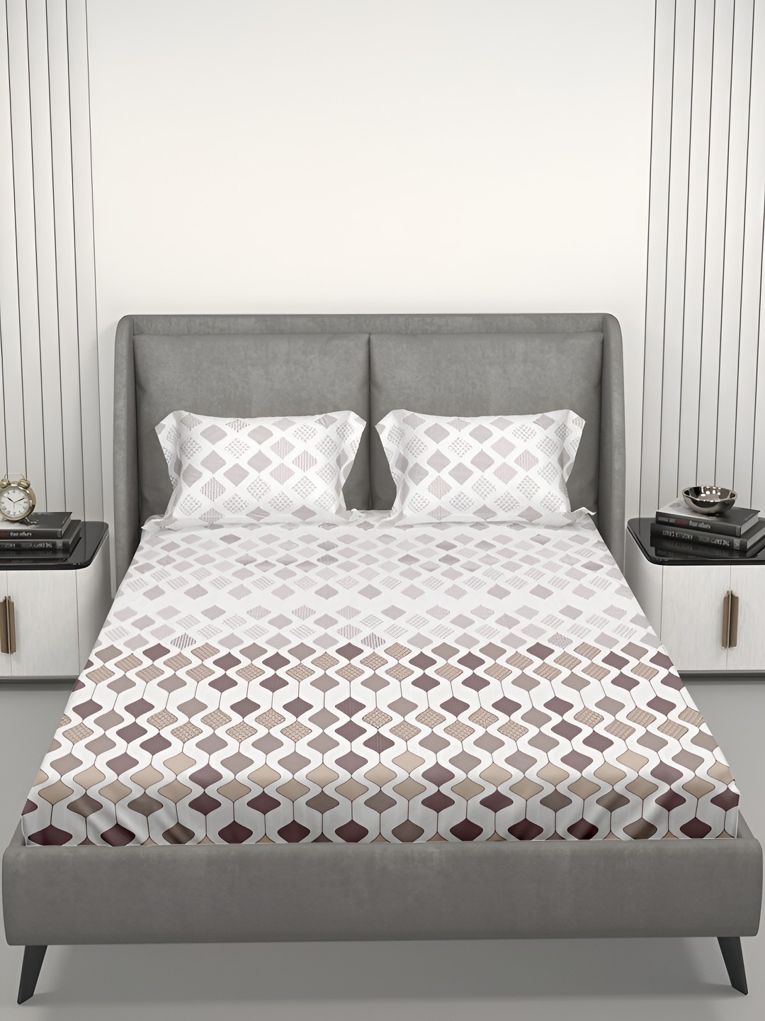 

Aura Cream & Brown Geometric Cotton 144 TC King Bedsheet With 2 Pillow Covers