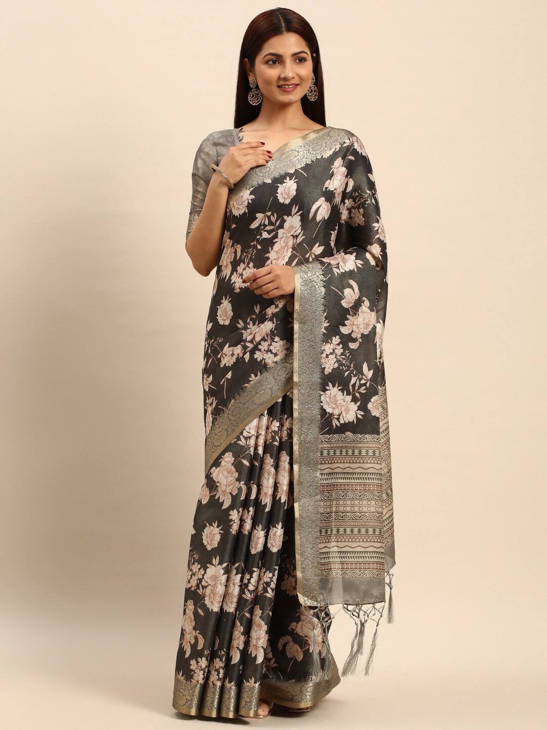 

Ishin Floral Zari Silk Blend Kanjeevaram Saree, Black