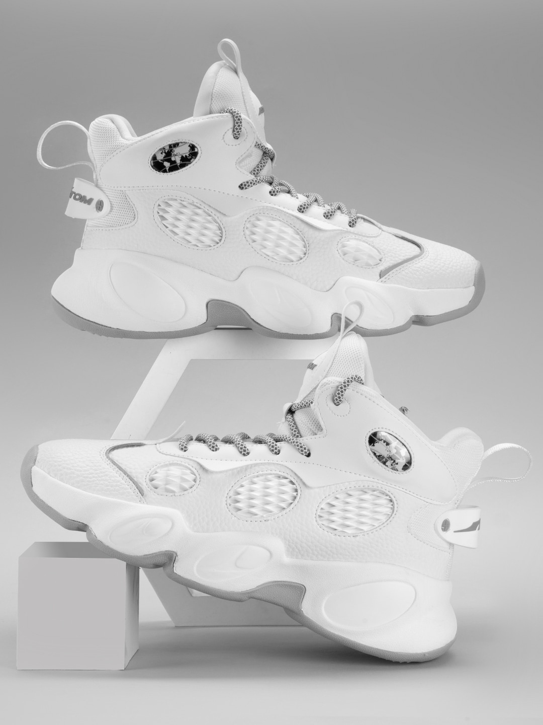

Atom Men Textured Sneakers, White