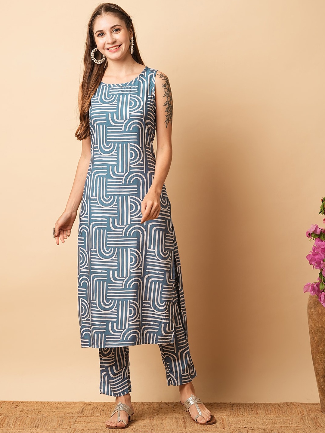 

FASHOR Geometric Printed Sleeveless Straight Fit Kurta And Trouser Co-Ords, Blue