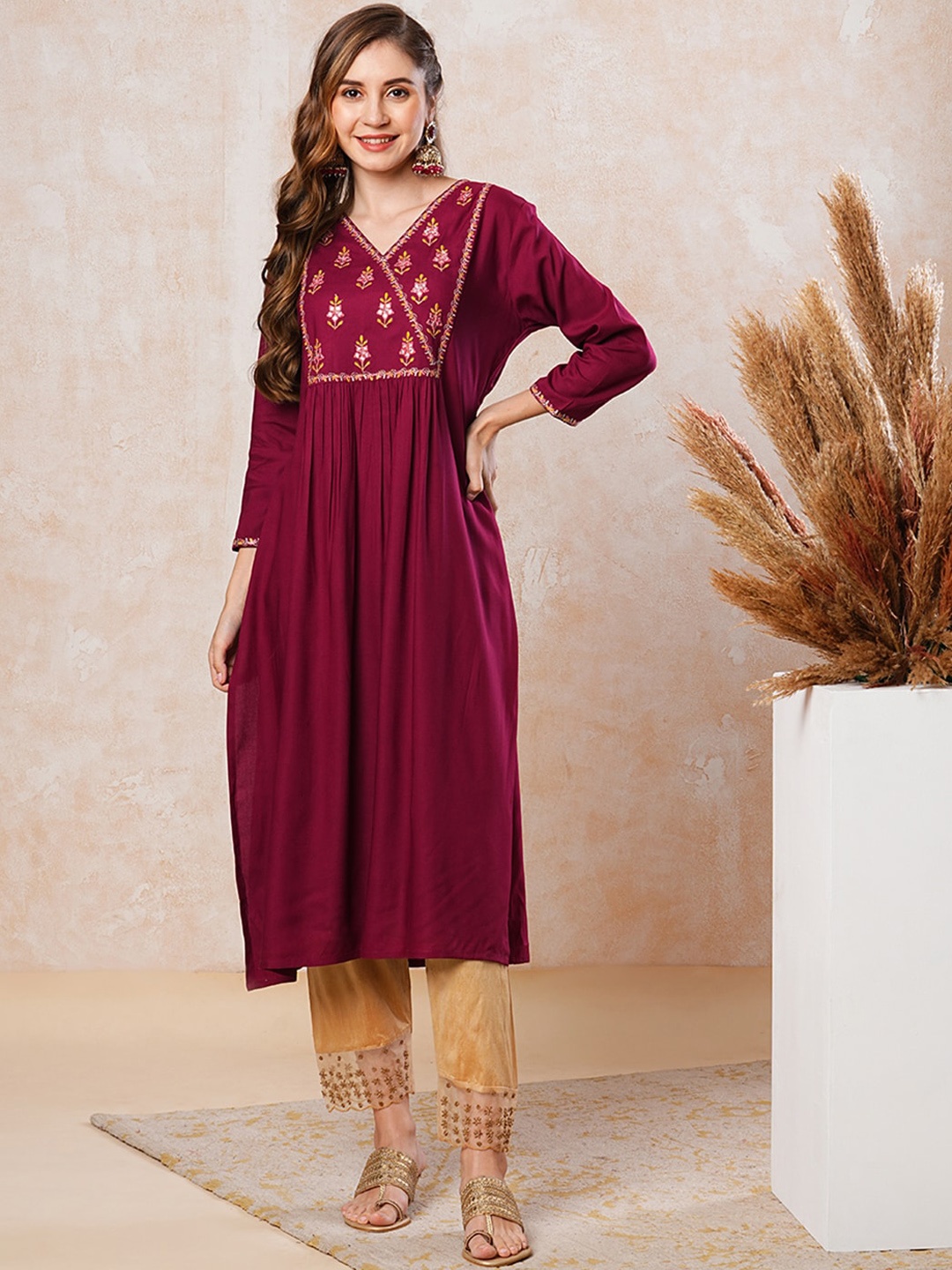 

FASHOR Ethnic Motifs Embroidered V-Neck Three-Quarter Sleeves Straight Kurta, Maroon