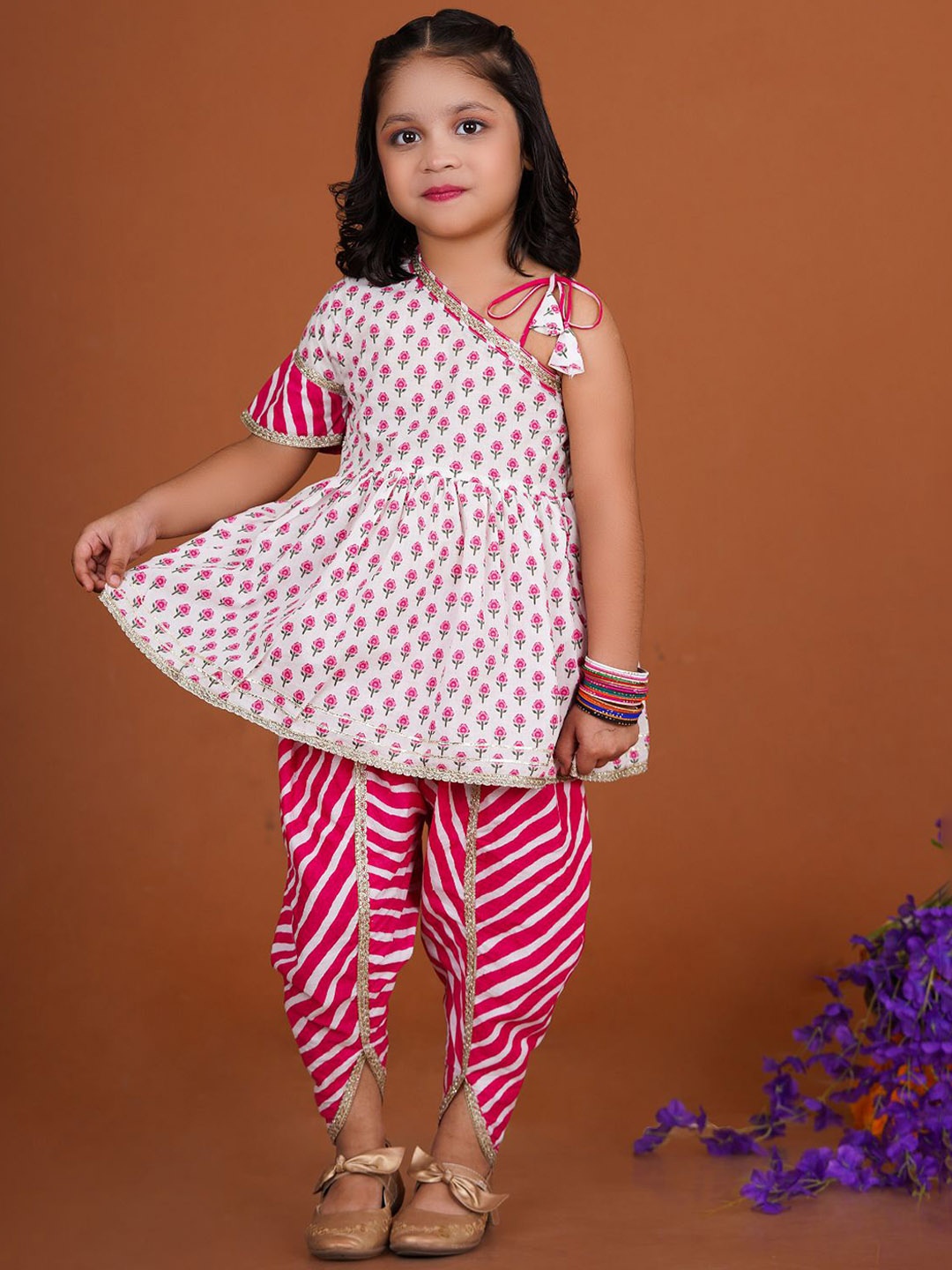 

Stuffie Land Girls Ethnic Motifs Printed Empire Gotta Patti Pure Cotton Kurta Set, Pink