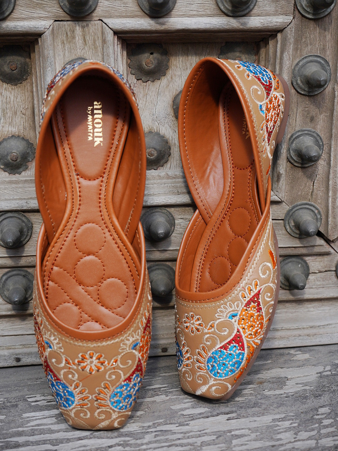 

Anouk Embellished Mojaris, Beige