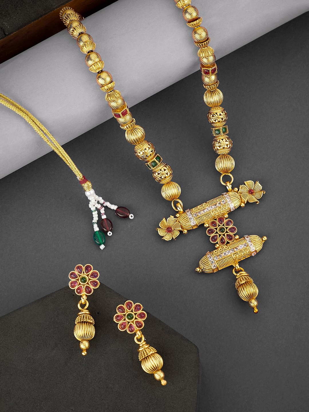 

ATIBELLE Gold-Plated Stones Studded & Beaded Jewellery Set