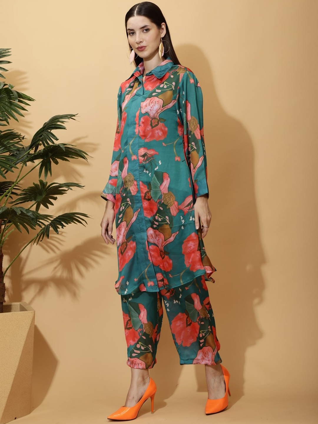 

Laalzari Floral Printed Shirt Collar Satin Tunic with Flared Trousers, Green