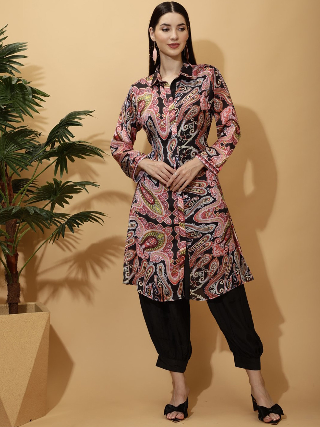 

Laalzari Printed Shirt Collar Long Sleeves Satin Tunic & Trousers, Black