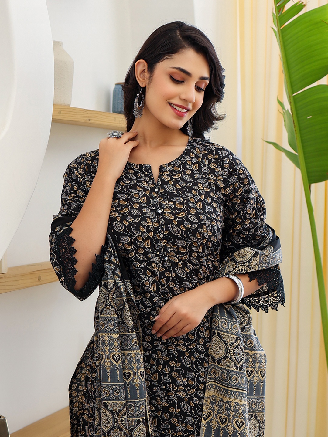 

Yufta Floral Printed Regular Pure Cotton Kurta with Trouser & Dupatta, Black