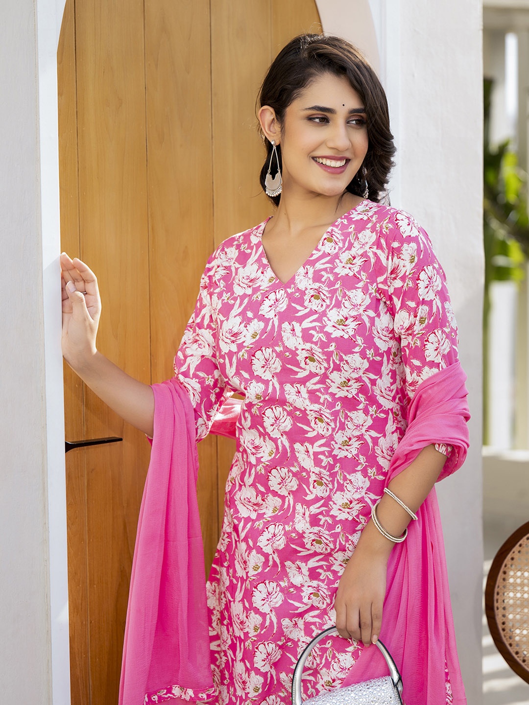 

Yufta Pink Floral Printed Pure Cotton Straight Kurta With Trousers & Dupatta