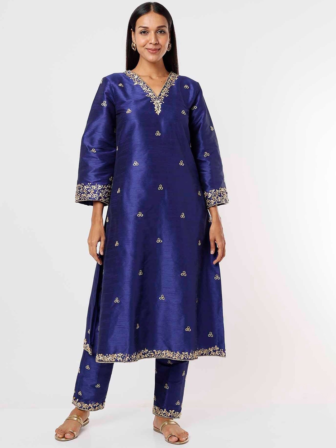 

Mehak Murpana Ethnic Motifs Embroidered Regular Beads and Stones Raw Silk Kurta & Trousers, Blue