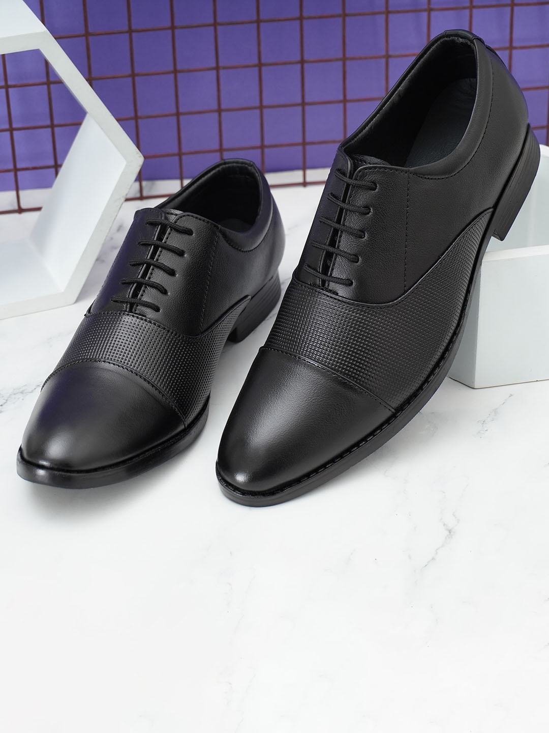 FOXYFOOT Men Textured Round Toe Leather Formal Oxfords, Black