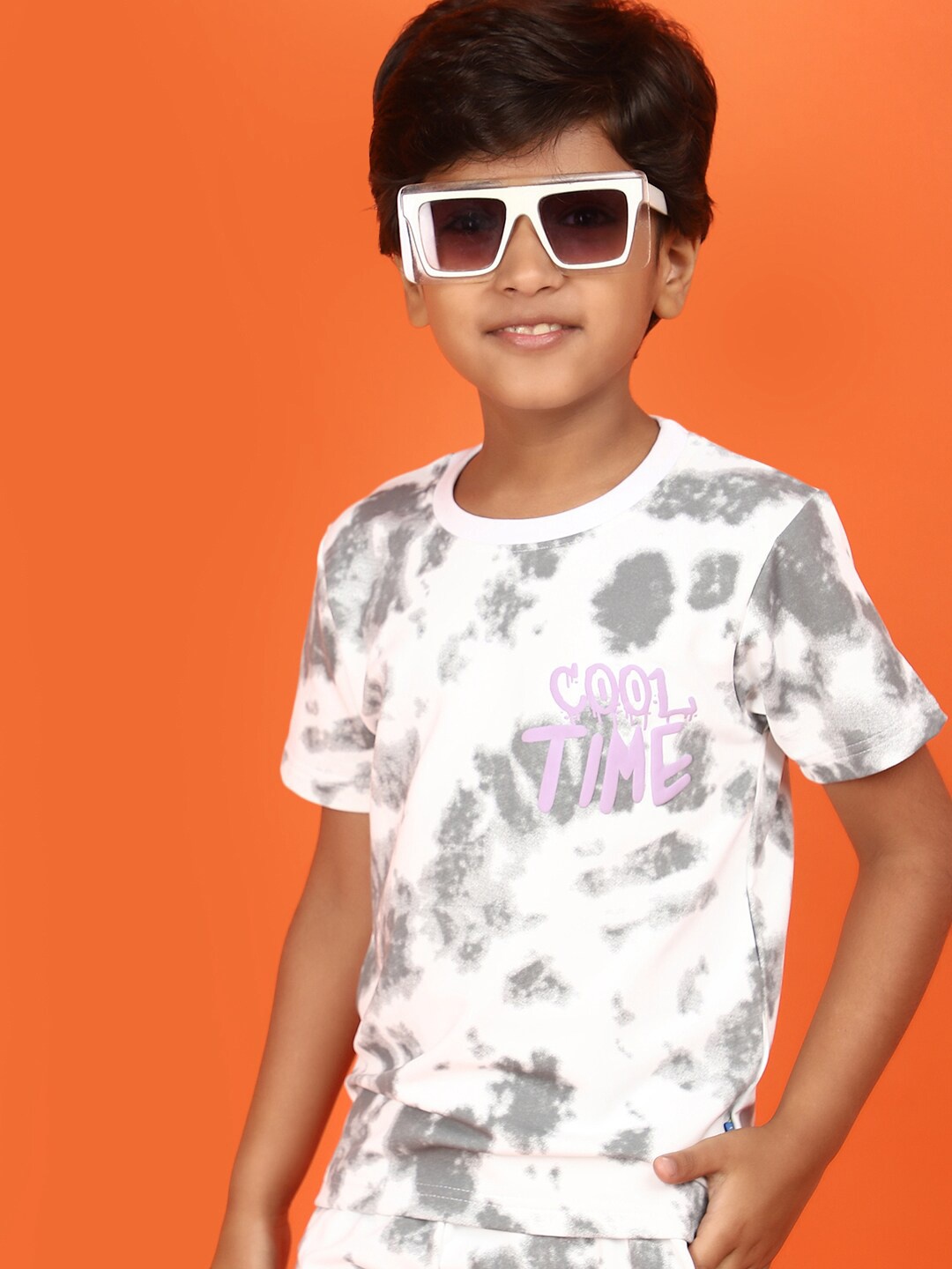 

V-Mart Boys Printed Pure Cotton T-shirt With Shorts, White