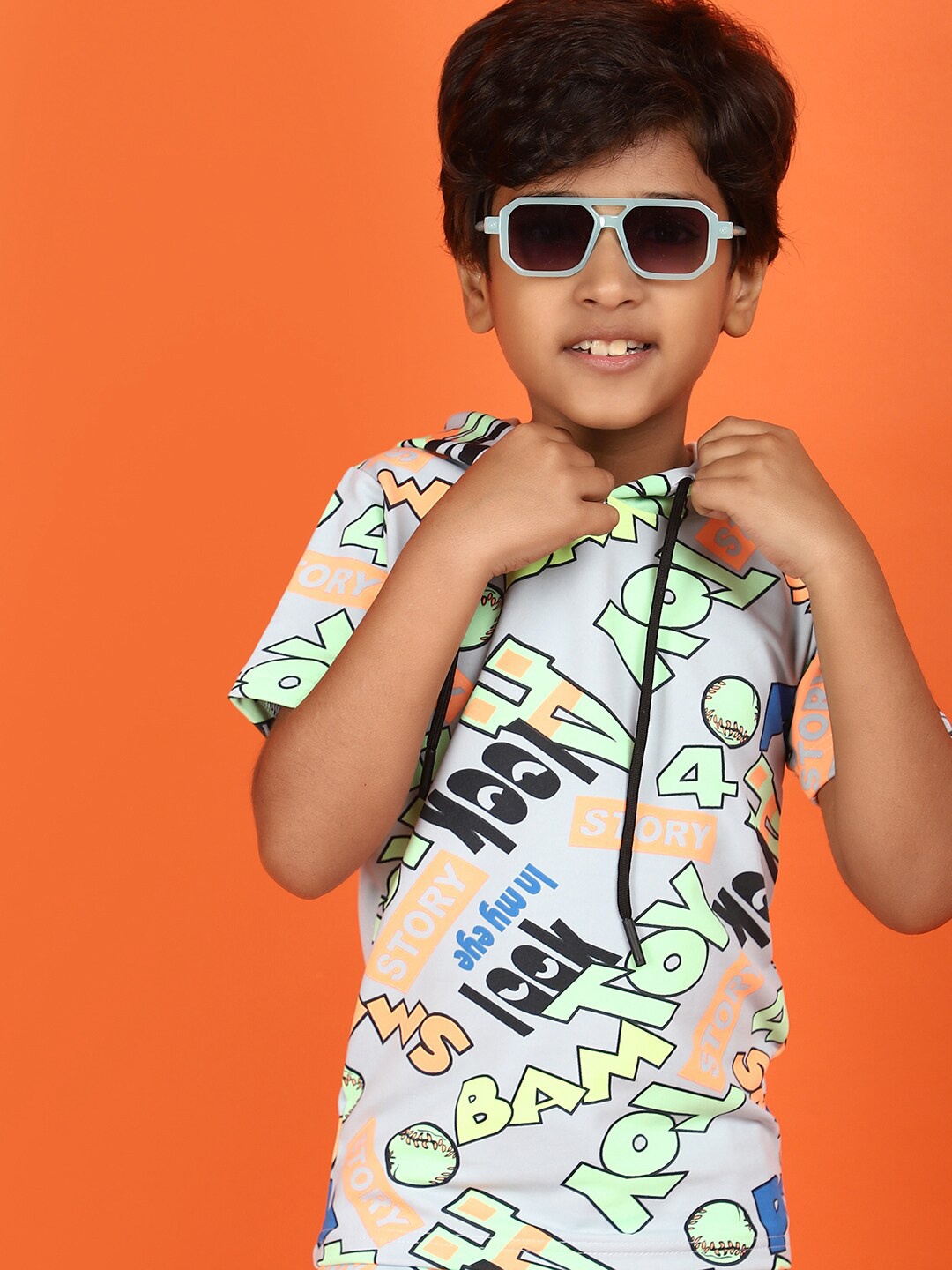 

V-Mart Boys Printed Pure Cotton T-shirt With Shorts, Grey