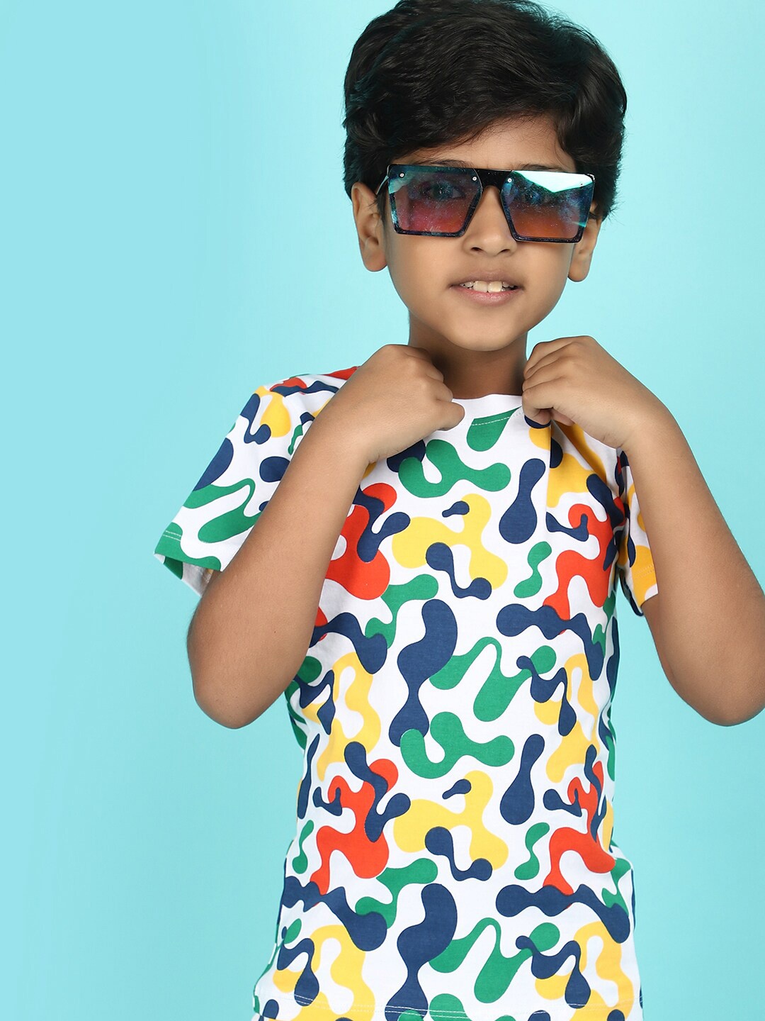 

V-Mart Boys Printed T-shirt with Short, White