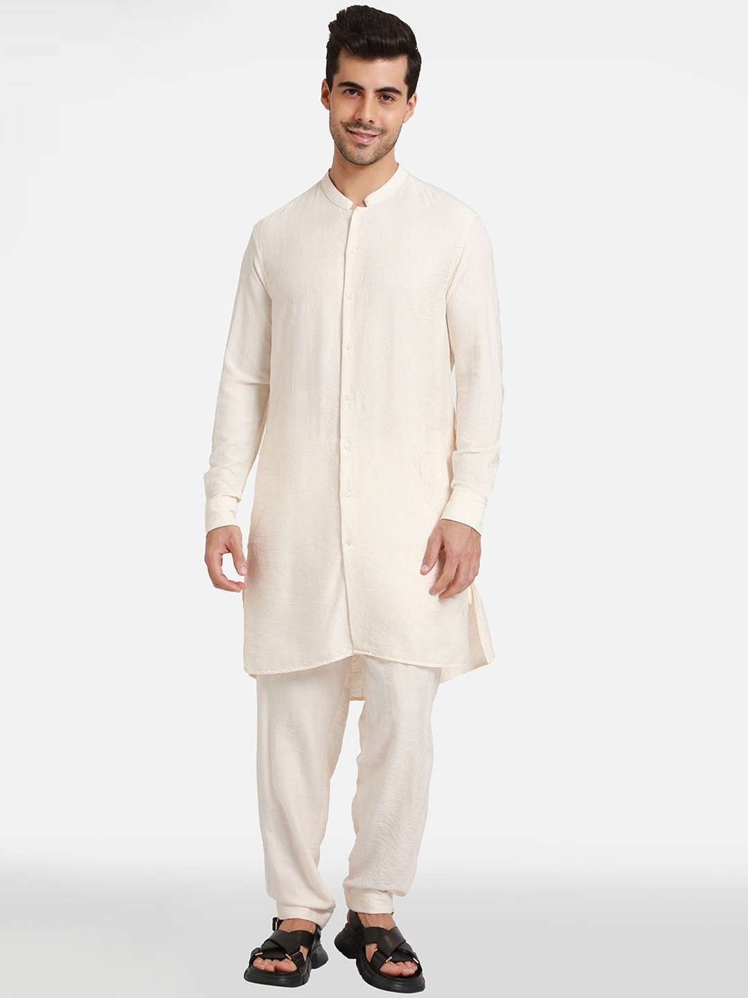 

Komal Kothari Embroidered Regular Thread Work Linen Kurta with Pyjamas, Off white