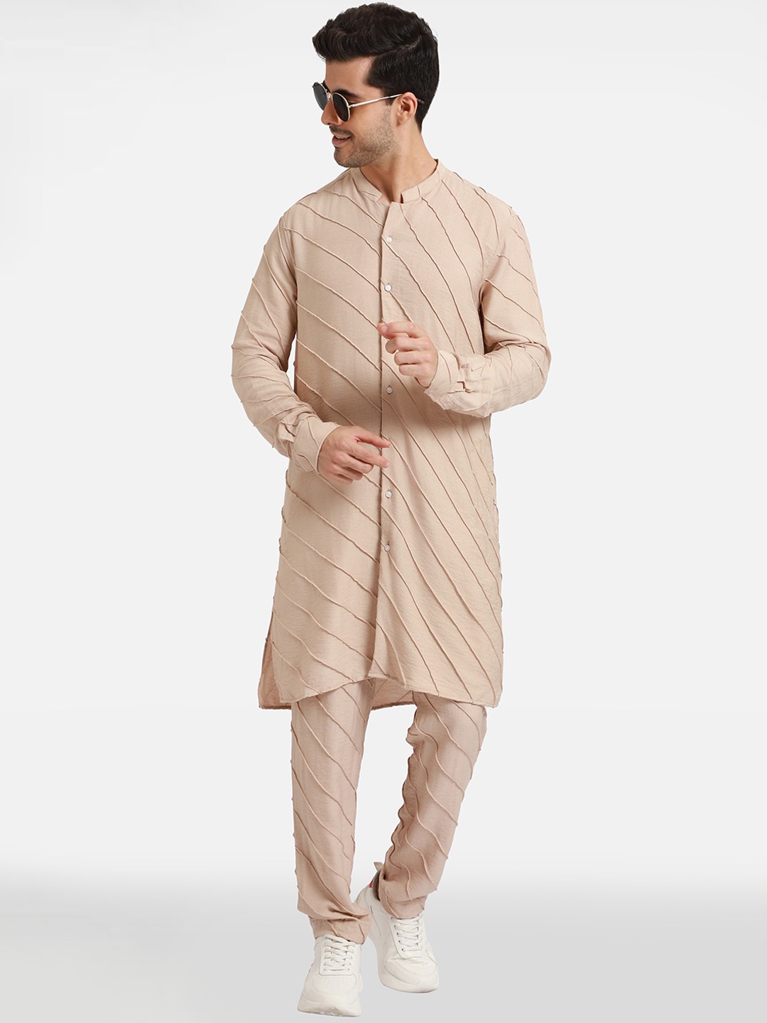

Komal Kothari Striped Regular Linen Kurta with Pyjamas, Beige