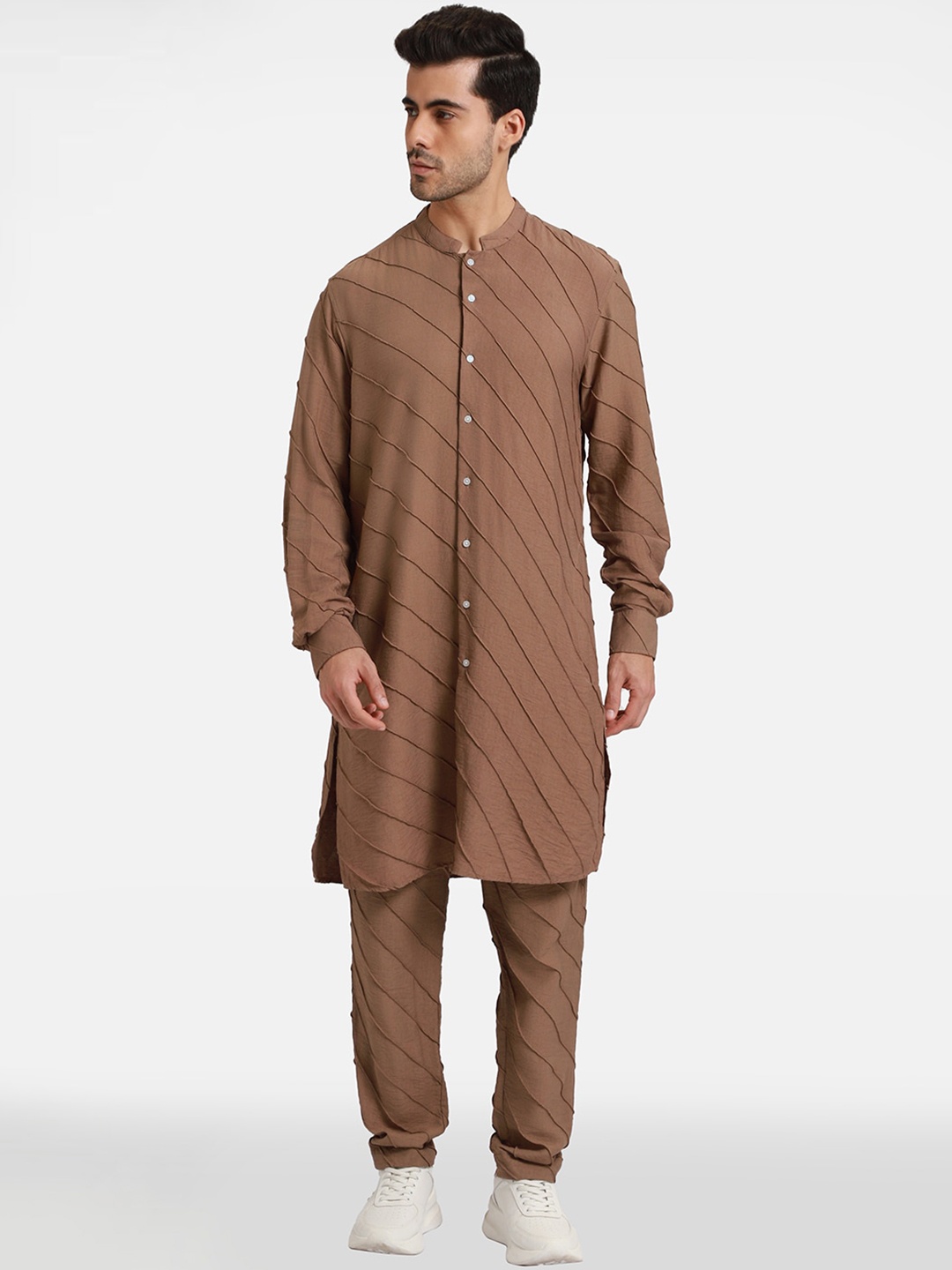 

Komal Kothari Striped Regular Linen Kurta with Pyjamas, Brown