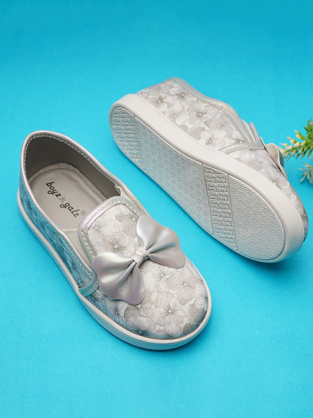 

BOYZ N GALZ Girls Printed Bow Detailed Slip-On Sneakers, Grey