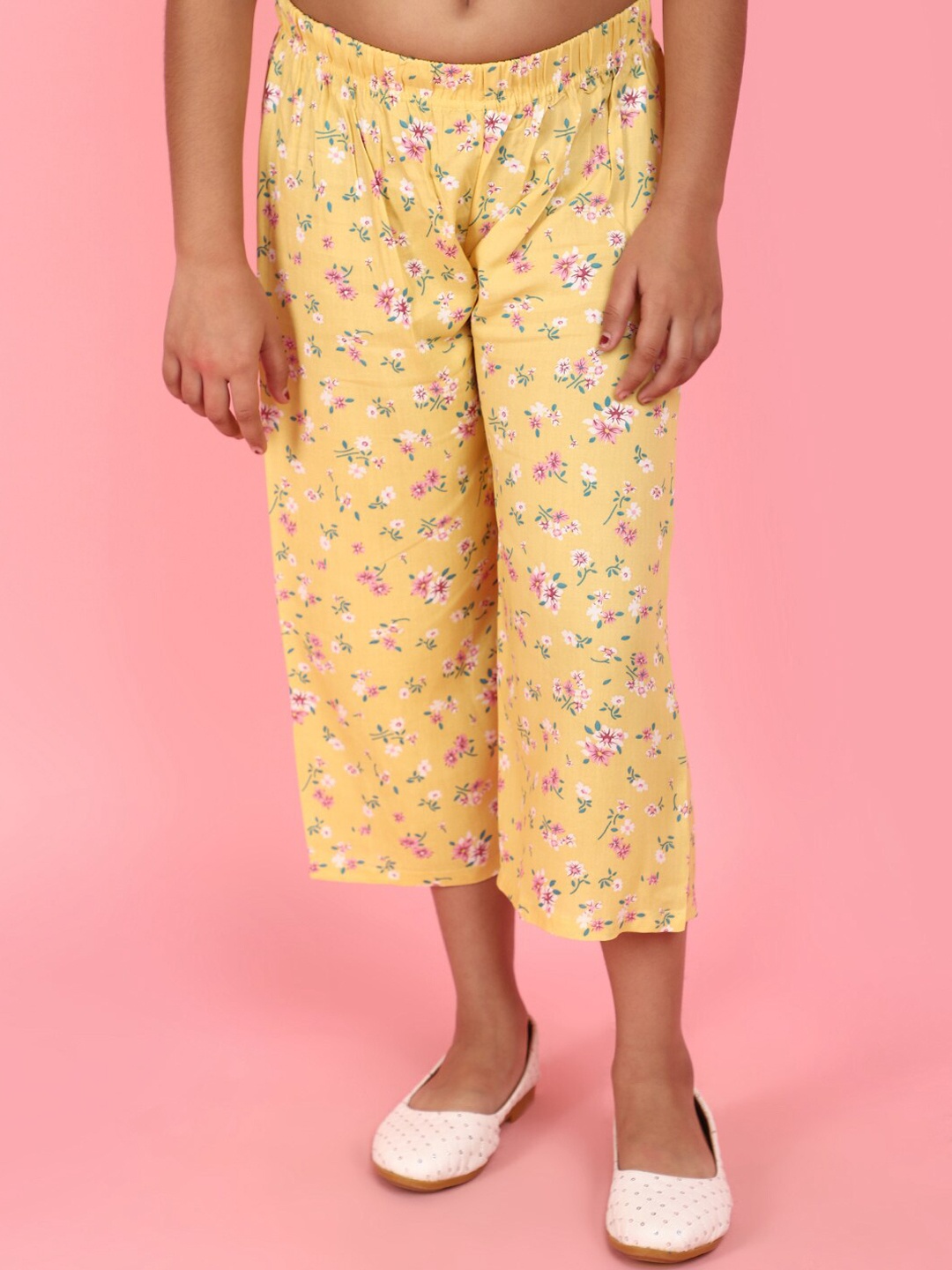

V-Mart Girls Printed Loose Fit Capris, Yellow