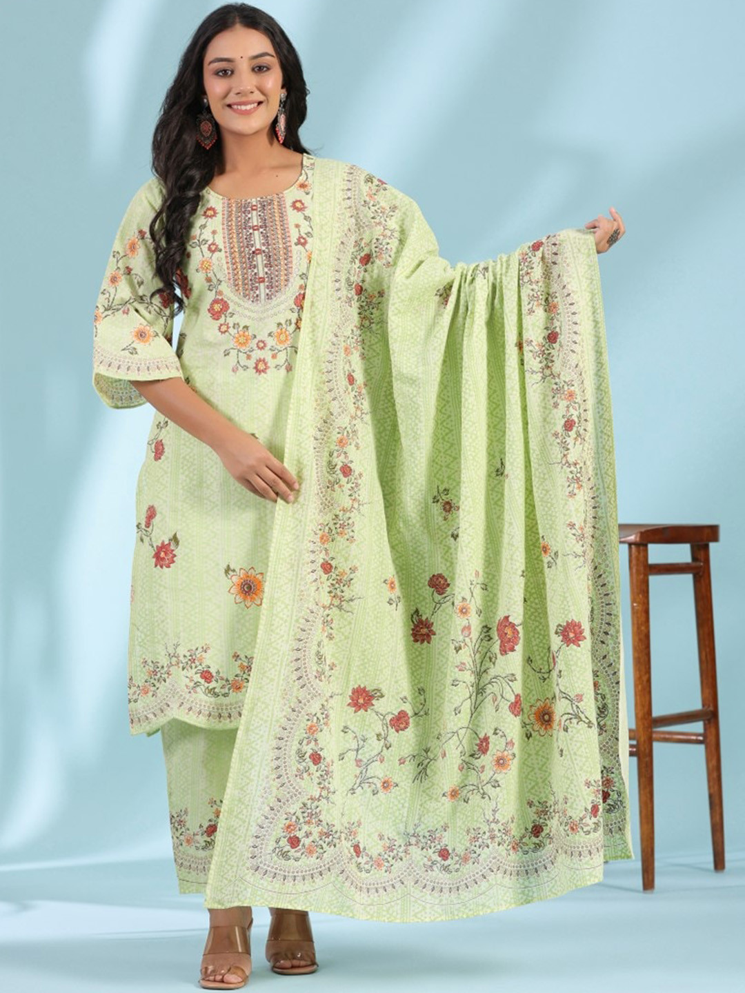 

Juniper Ethnic Motifs Printed Round Neck Three-Quarter Sleeves Pure Cotton Kurta Set, Green