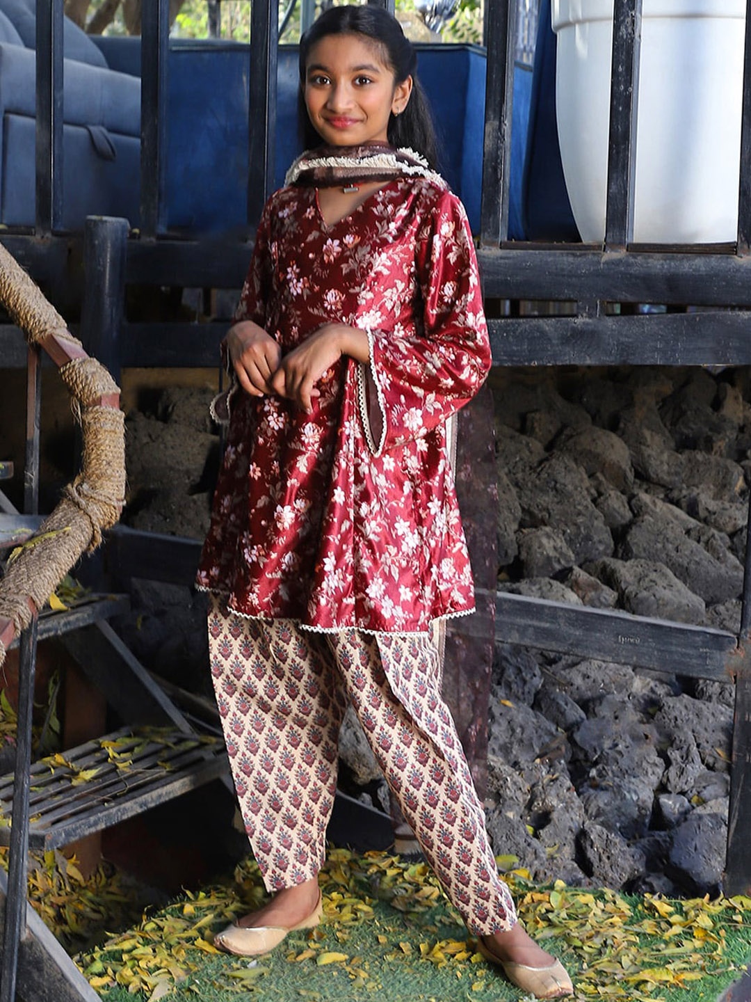 

Aks Kids Girls Ethnic Motifs Printed V-Neck Velvet A-Line Kurta Palazzos & Dupatta, Maroon