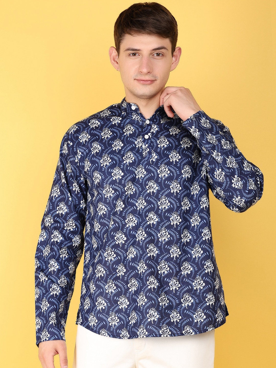 

V-Mart Quirky Printed Long Sleeves Mandarin Collar Cotton Thread Work Kurta, Blue