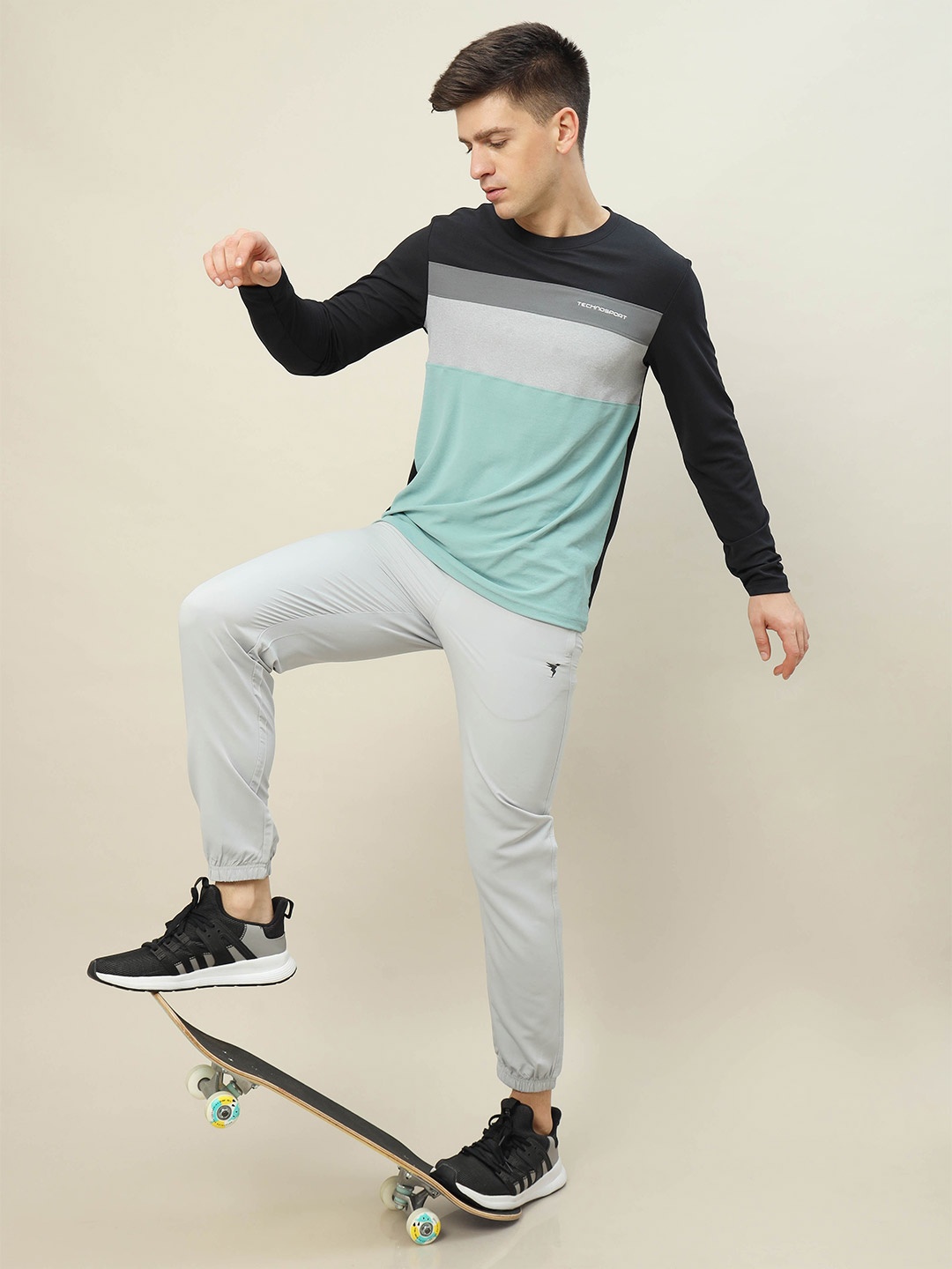 

Technosport Men Colourblocked Round Neck Slim Fit Tshirt, Black