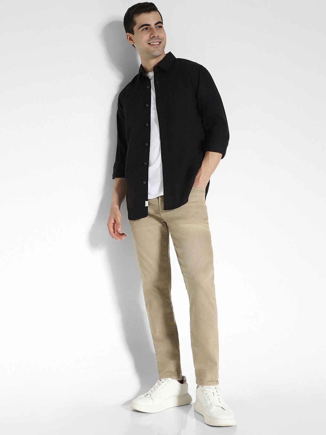 

AMERICAN EAGLE OUTFITTERS Slim Fit Button Down Collar Long Sleeves Cotton Casual Shirt, Black